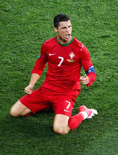 足球巴萨公布主力中场伤情，将缺阵一月