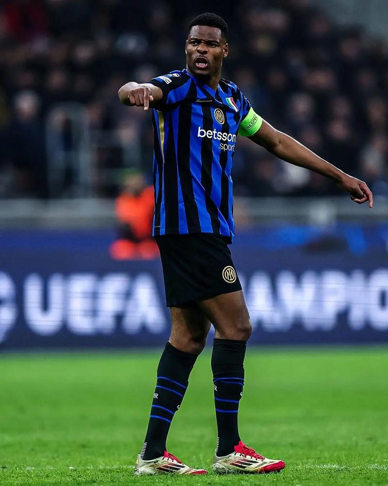 米体：巴洛特利的酒驾指控已撤销，但他还是会从事志愿工作