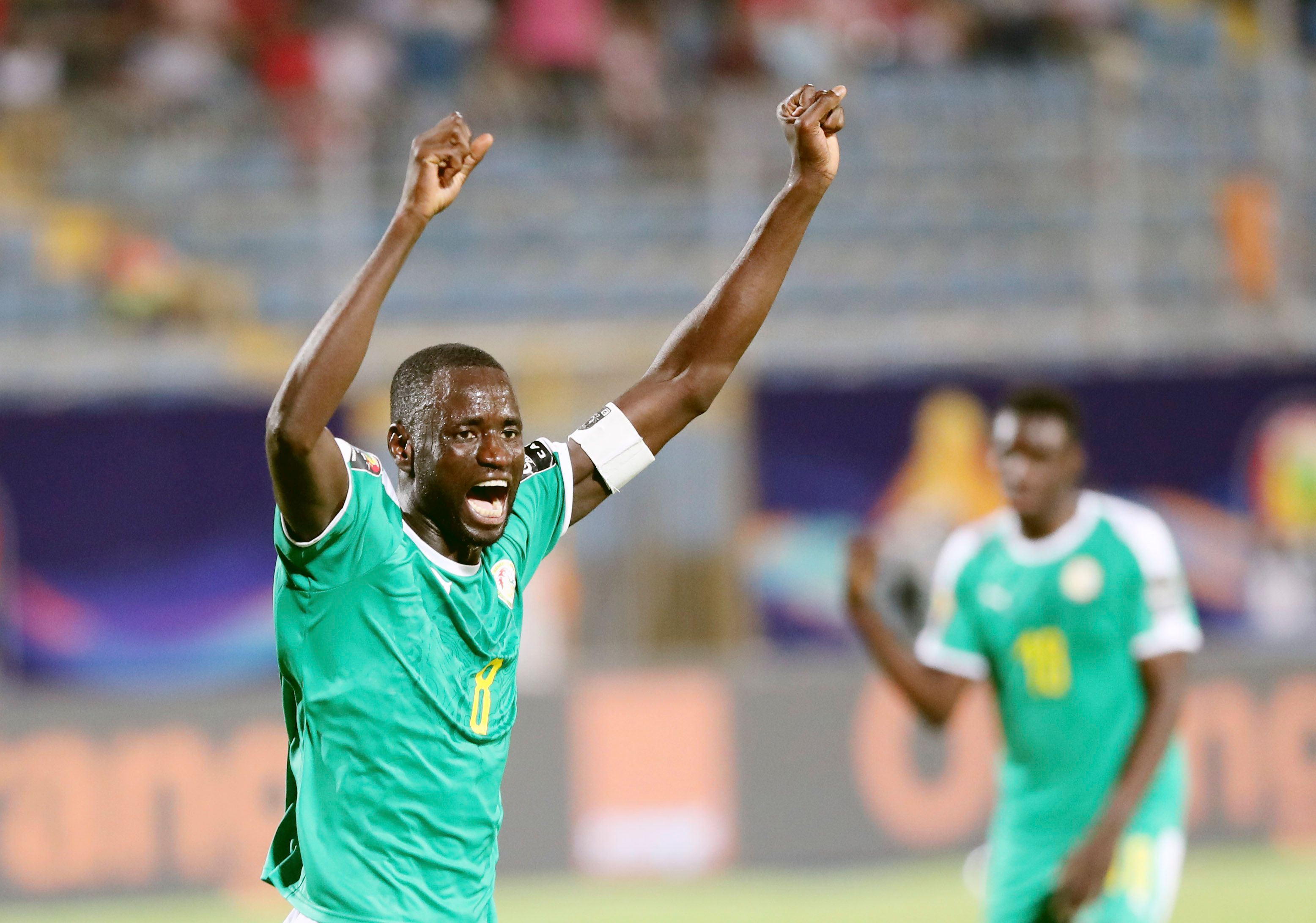 3C：骨上的钢板是我考虑退役原因之一；弗里克说表现好能抽烟