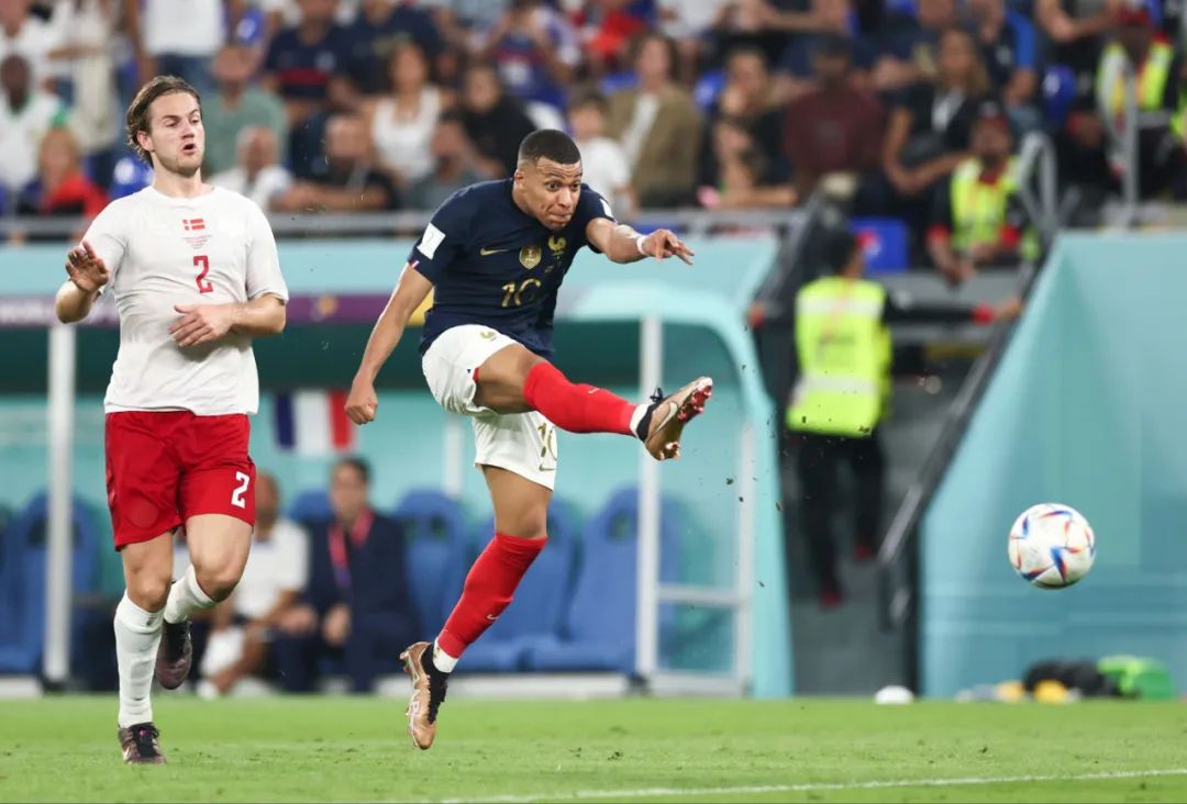 记者问批评球员是否担心更衣室反对，穆帅：你爸对你永远都很好？