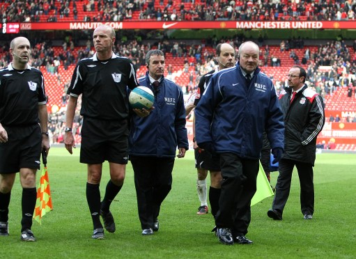 世界杯预热海报里没有C罗遭质疑，FIFA删除原海报改“怀旧”