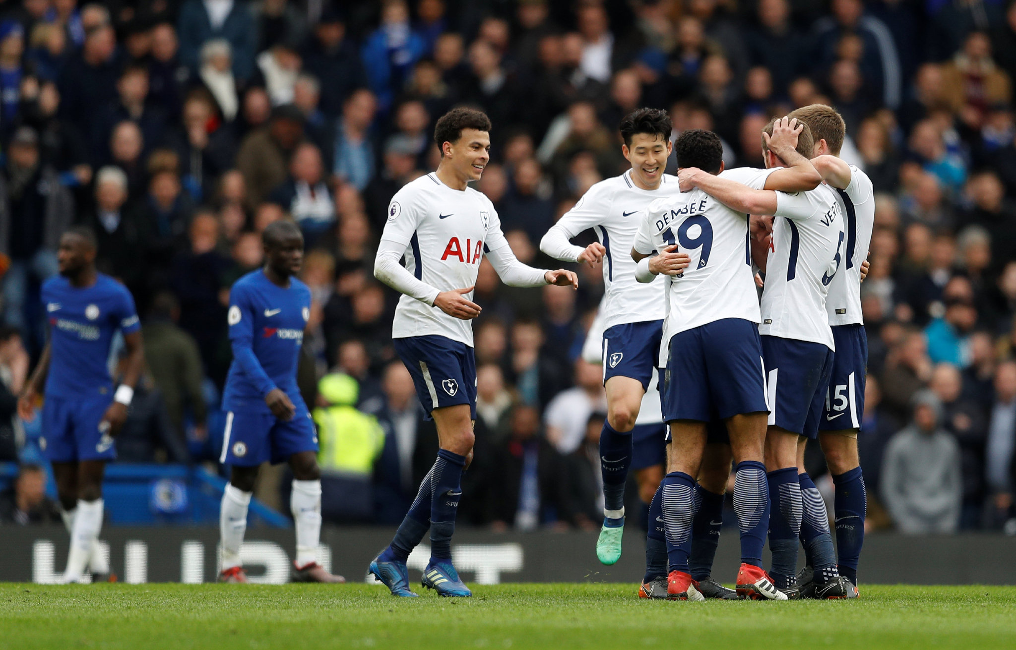 莱奥一剑封喉，AC米兰1-0复仇拉齐奥，登顶意甲积分榜坐山观虎斗