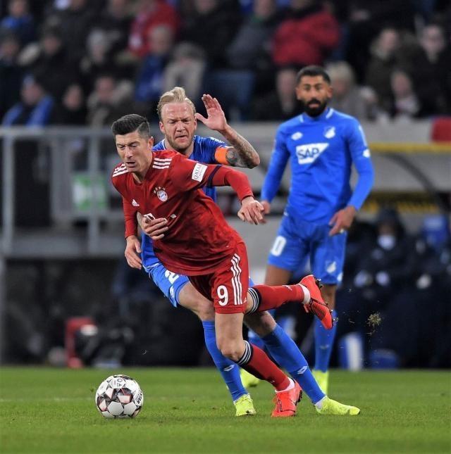 上一次对阵安哥拉：梅西斯卡洛尼替补登场，阿亚拉百场