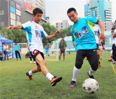 上赛季战绩回顾：广东在上赛季常规赛仅仅取得31胜15负的战绩，最终排名第7，创造球队近些年的常规赛最差排名纪录。