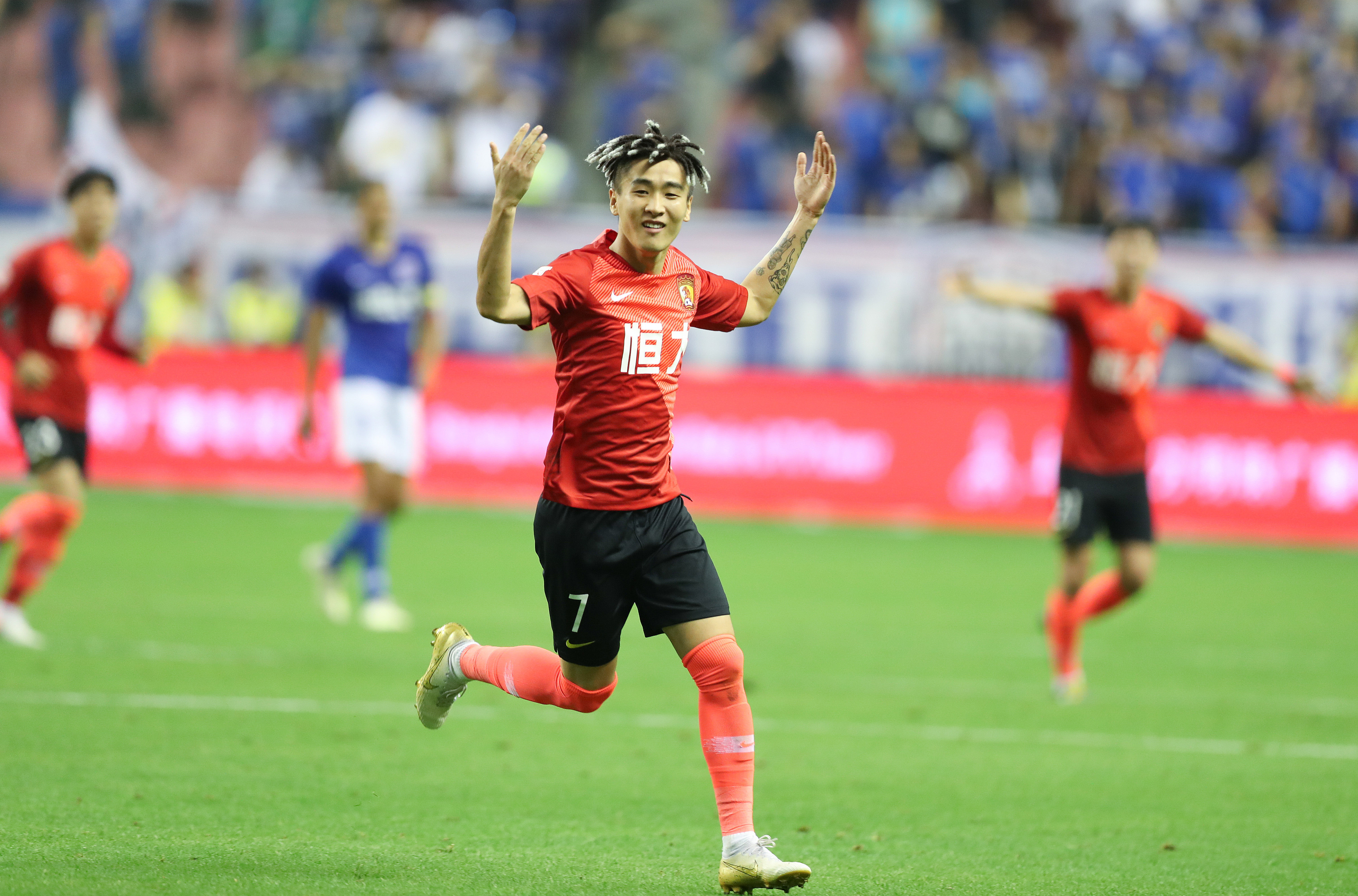 约基奇单节7中7怒砍19分，掘金单节轰下40分