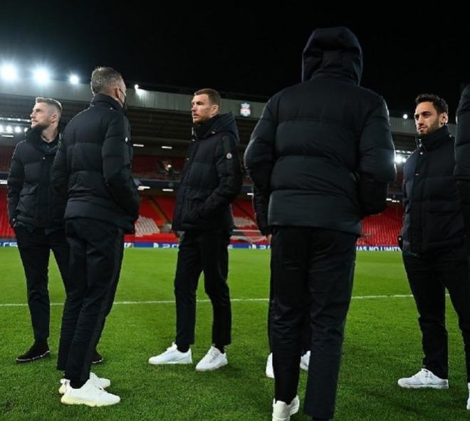 足球国足训练强度升级，体能教练参与指挥