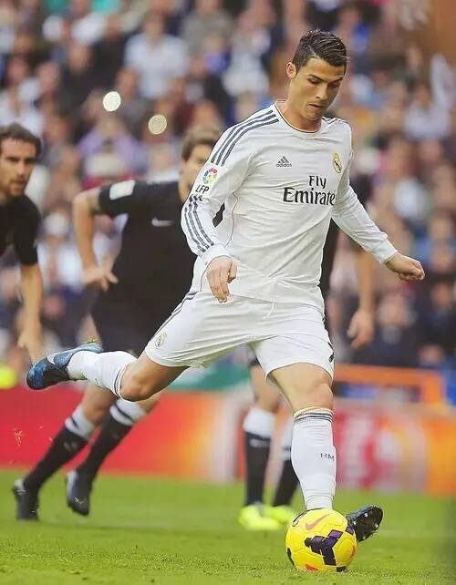 半场战报：罗马1-0乌迪内斯，洛伦佐-佩莱格里尼点射破门