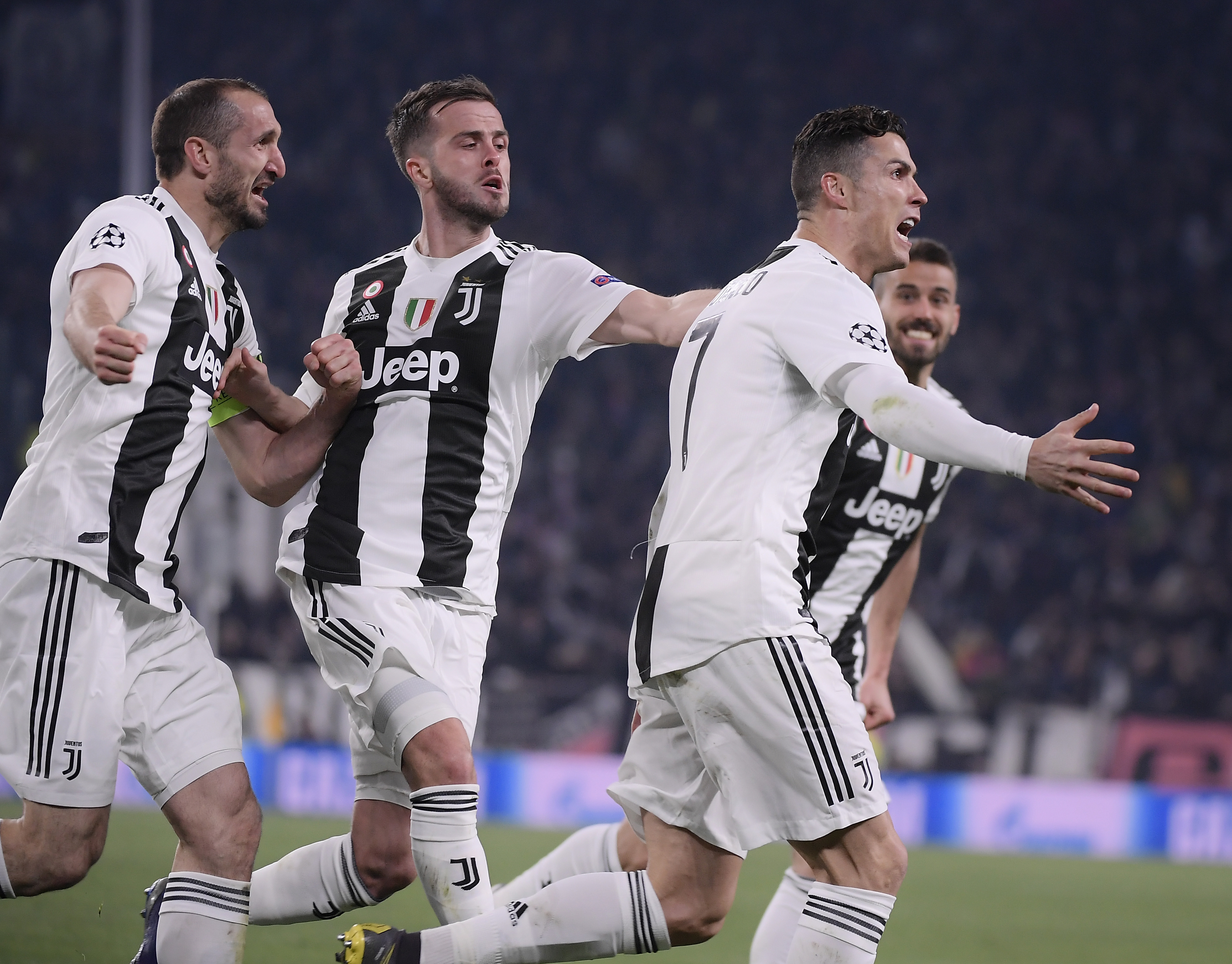 中足联官方：球员收取合同外超1万元的现金或物品，需事先申报